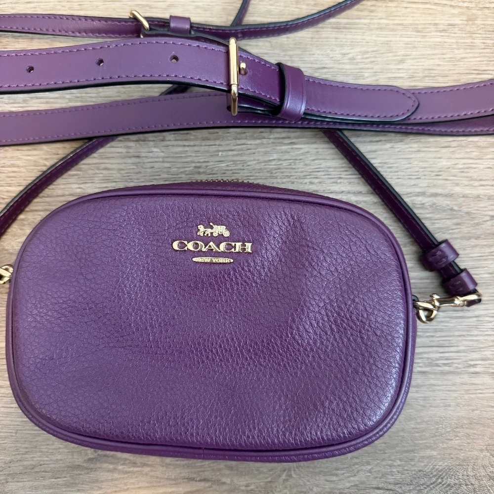 Authentic Coach crossbody bag in purple color - Picture 1 of 3